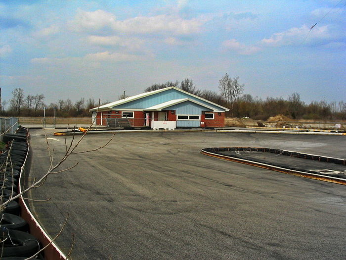 Sky Drive-In Theatre - April 2003 Photo Modified Snack Bar